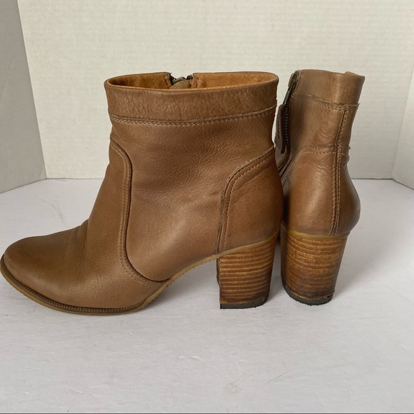 BIANCO FOOTWEAR TAN BOOTIES - Picture 6 of 10